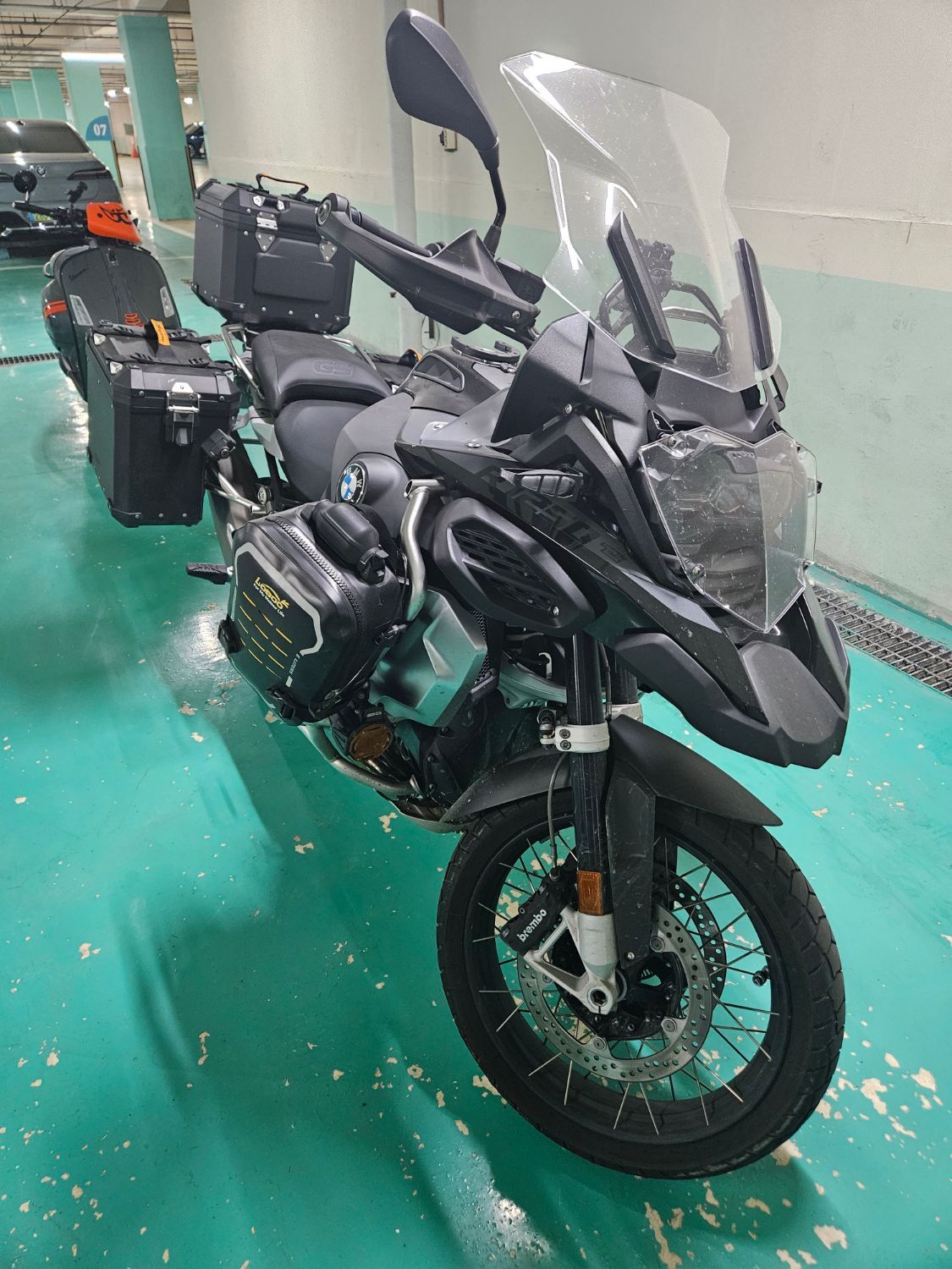 BMW R 1250 GS 어드벤처 2023 블랙 사진 4