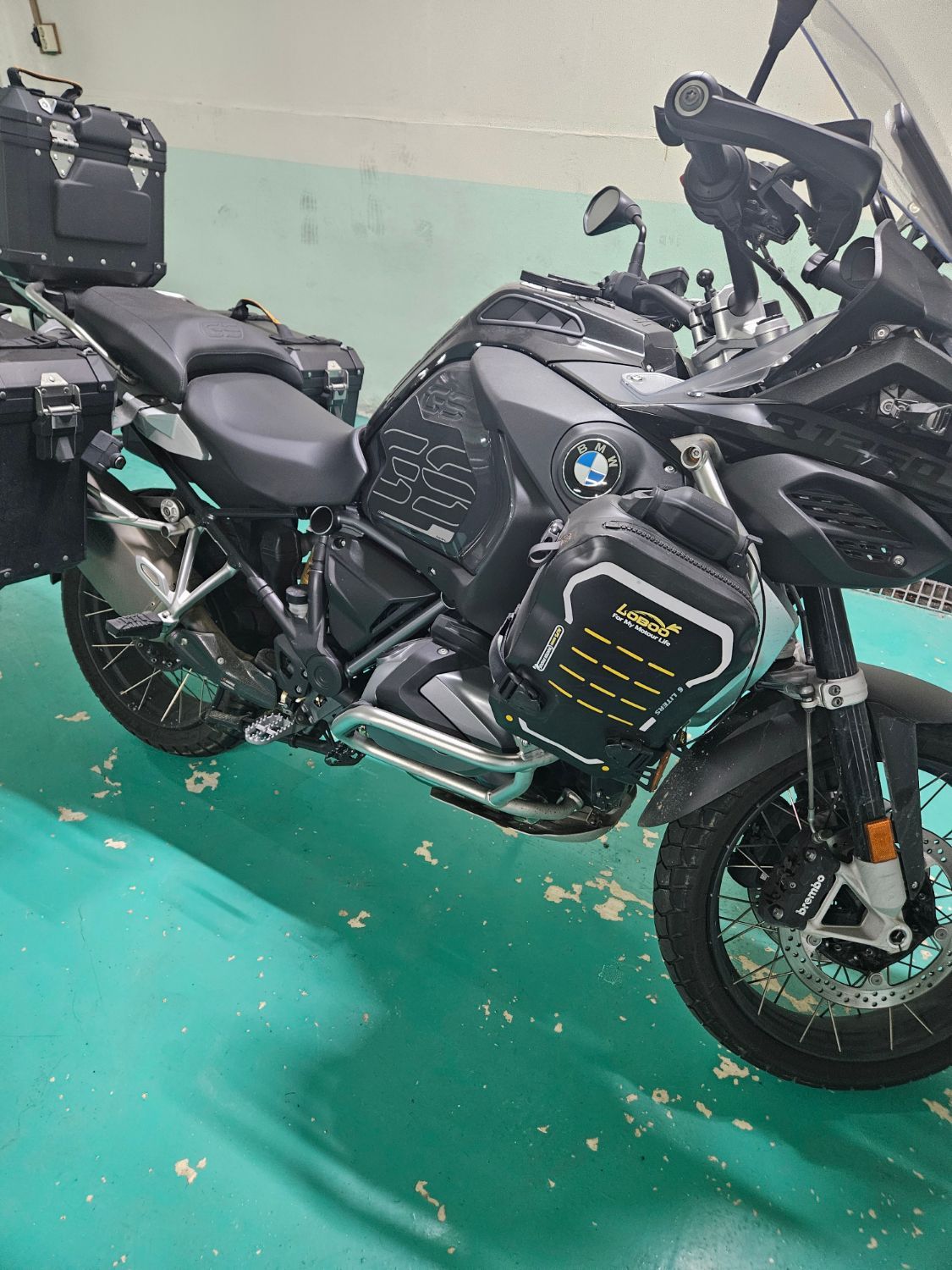 BMW R 1250 GS 어드벤처 2023 블랙 사진 3