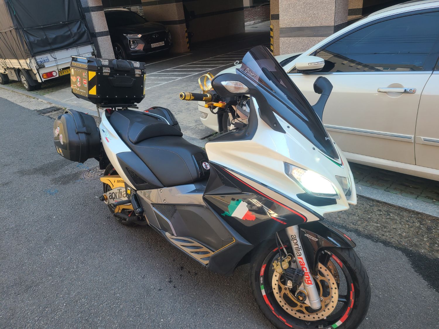 아프릴리아 SRV 850 thumb 2