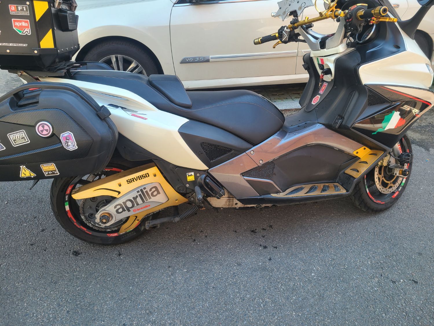 아프릴리아 SRV 850 more