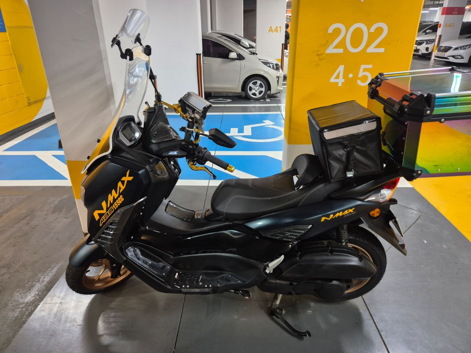 야마하 NMAX 155 thumb 2