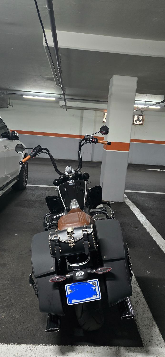 BMW R 18 클래식 2024 블랙 사진 1
