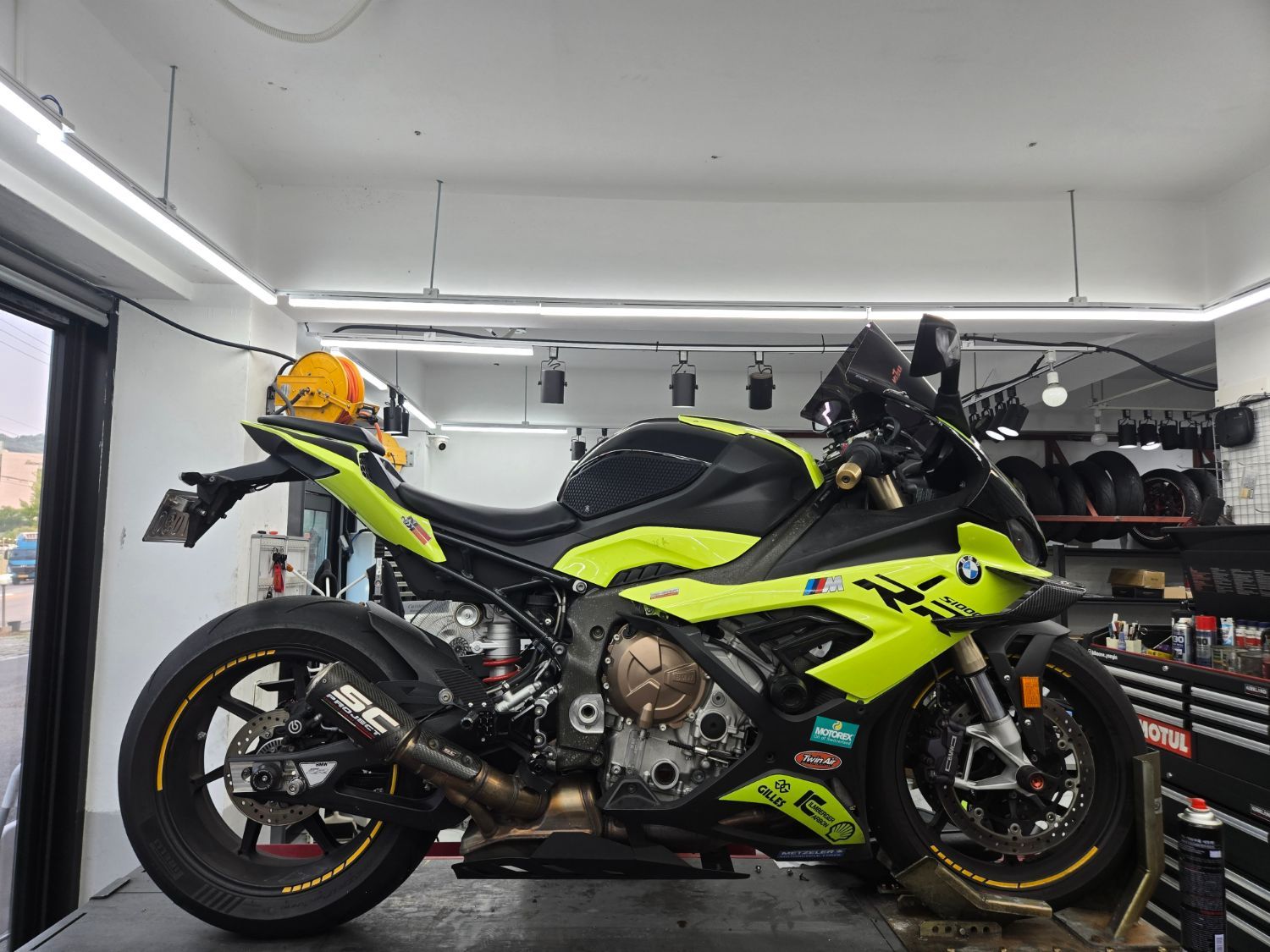 BMW S 1000 RR 2021 옐로 사진 1