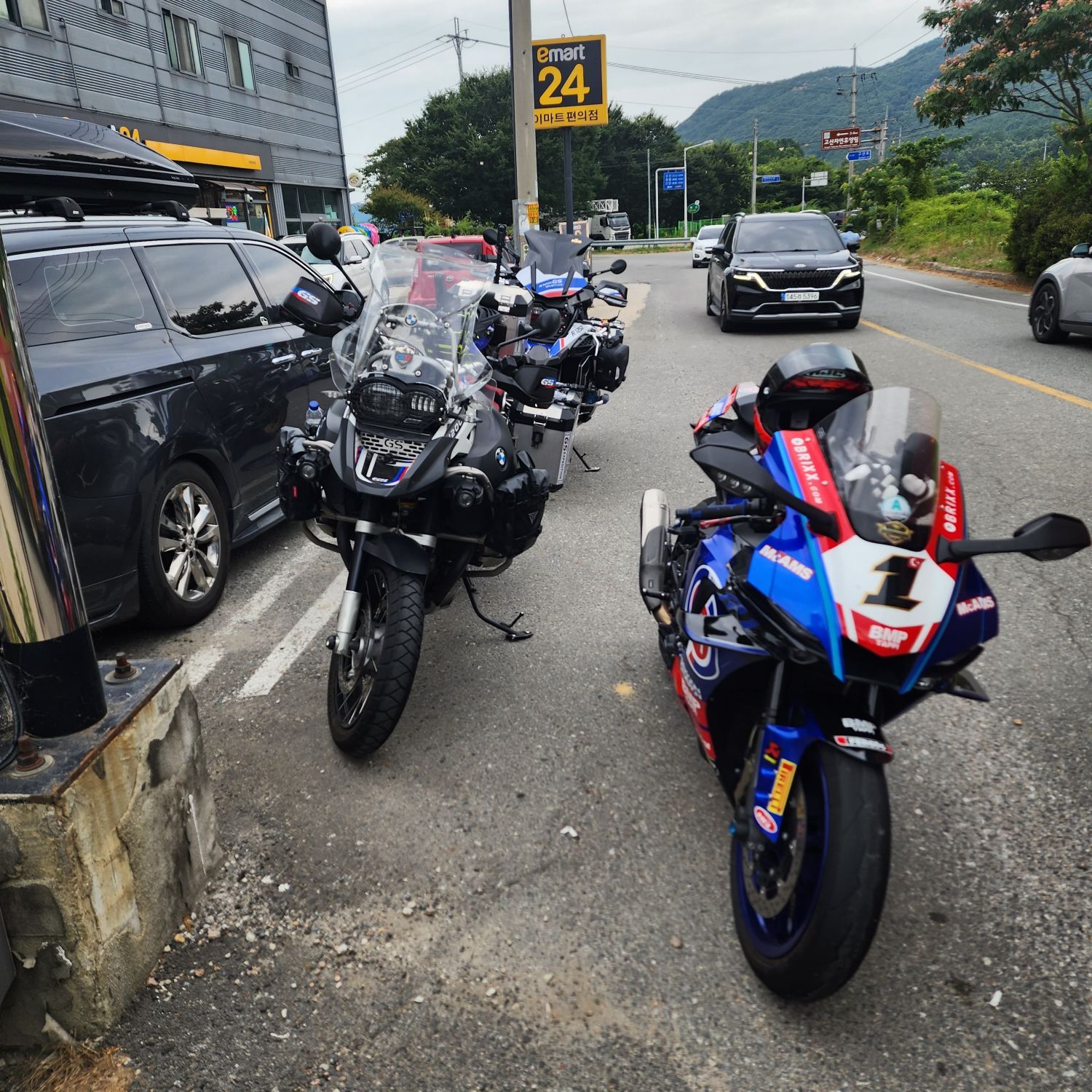 야마하 YZF R1 2022 블루 사진 4