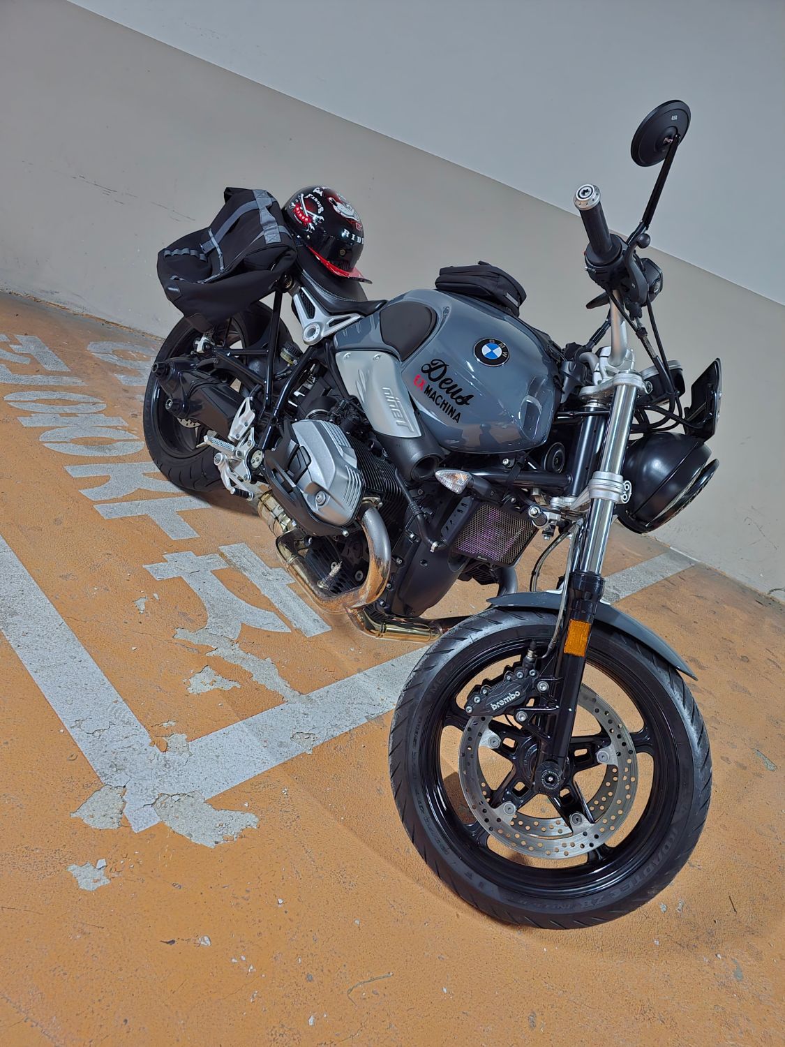 BMW R nine T 레이서 2020 블랙 사진 5