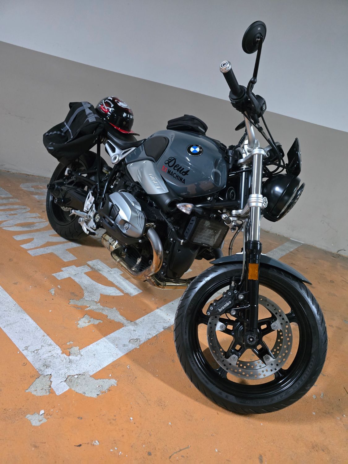 BMW R nine T 레이서 2020 블랙 사진 4