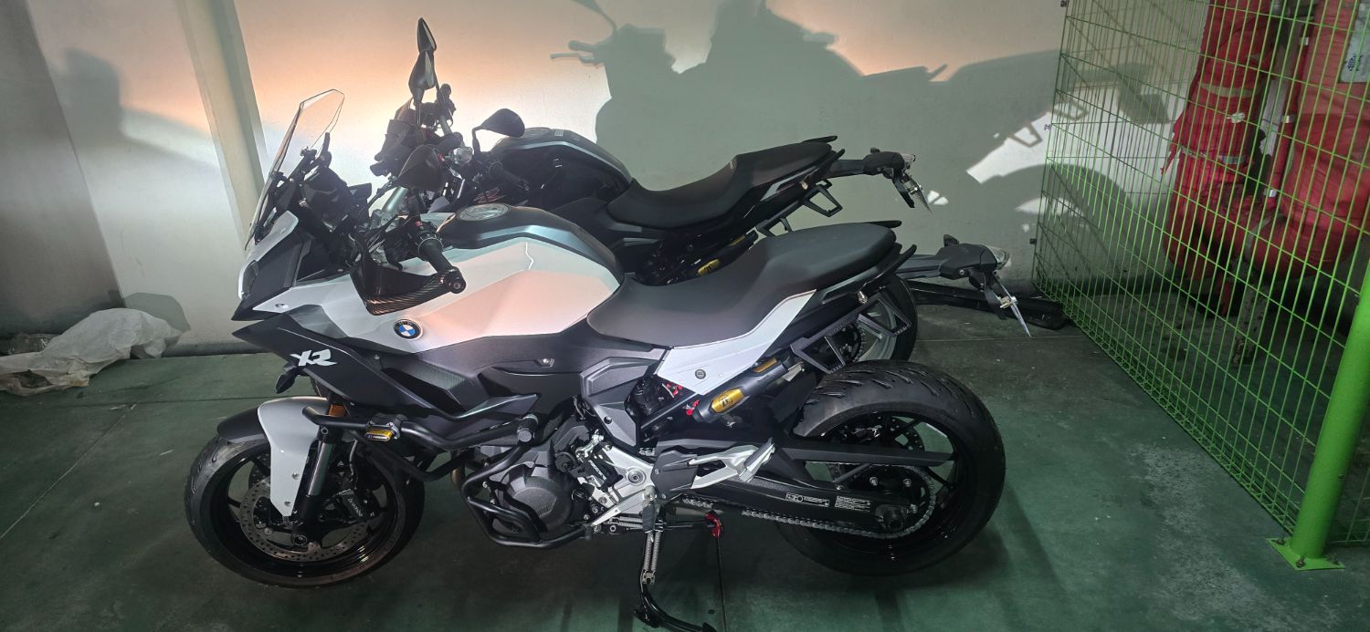 BMW F 900 XR 2024 건메탈 사진 5