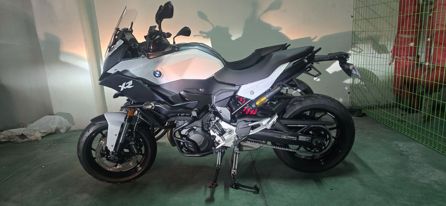BMW F 900 XR 2024 건메탈 사진 2