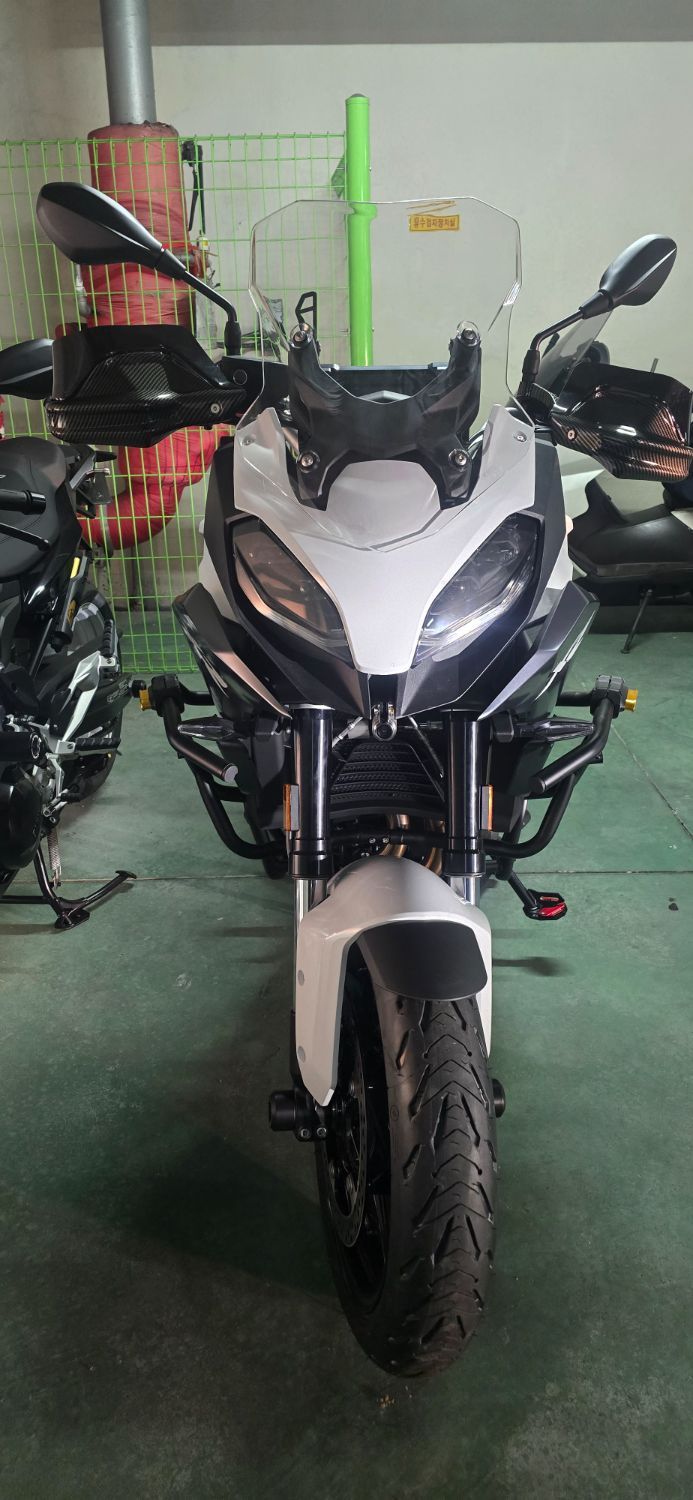 BMW F 900 XR 2024 건메탈 사진 8