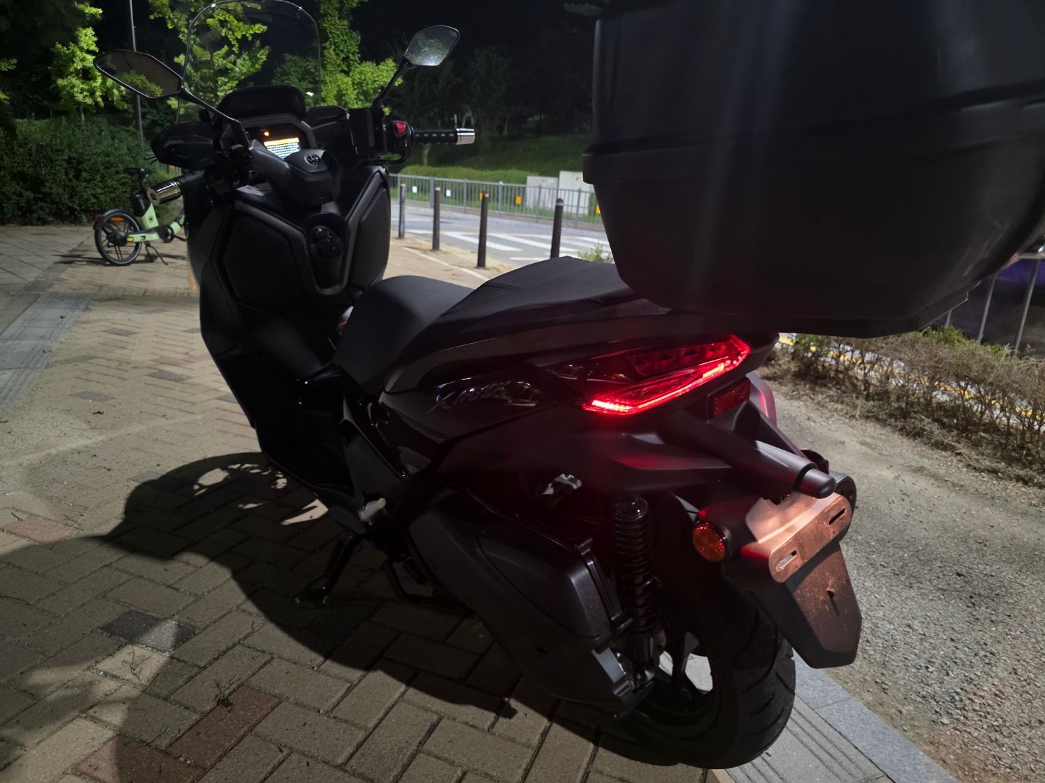 야마하 XMAX 300 ABS more