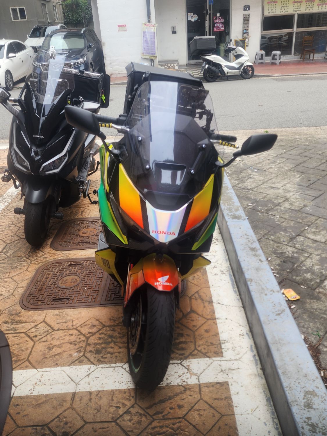 혼다 포르자 750 2025 블랙 사진 1