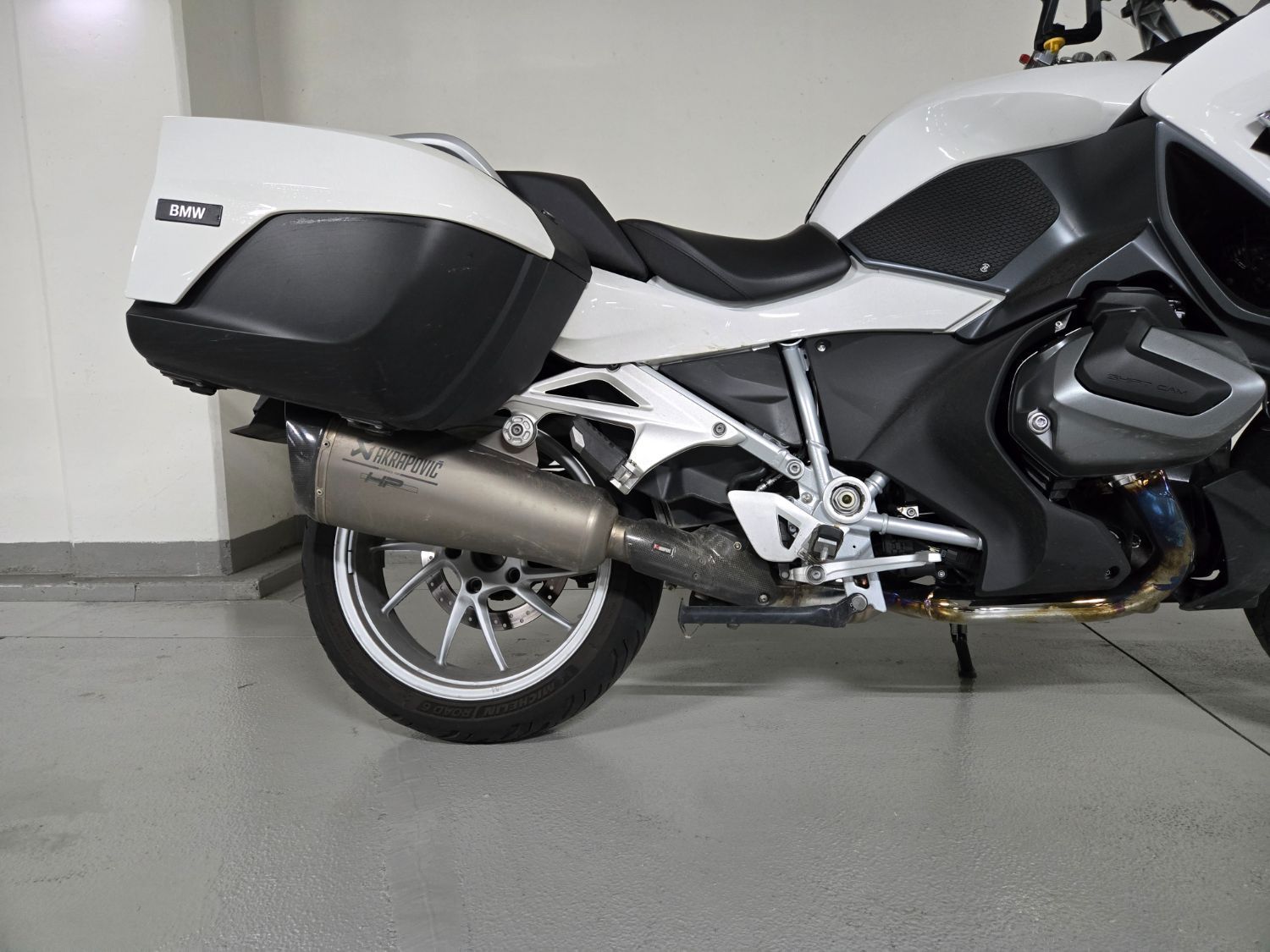 BMW R 1250 RT 2024 화이트 사진 3
