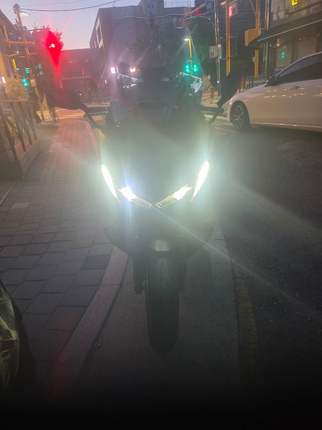 혼다 포르자 750 2025 블랙 사진 1