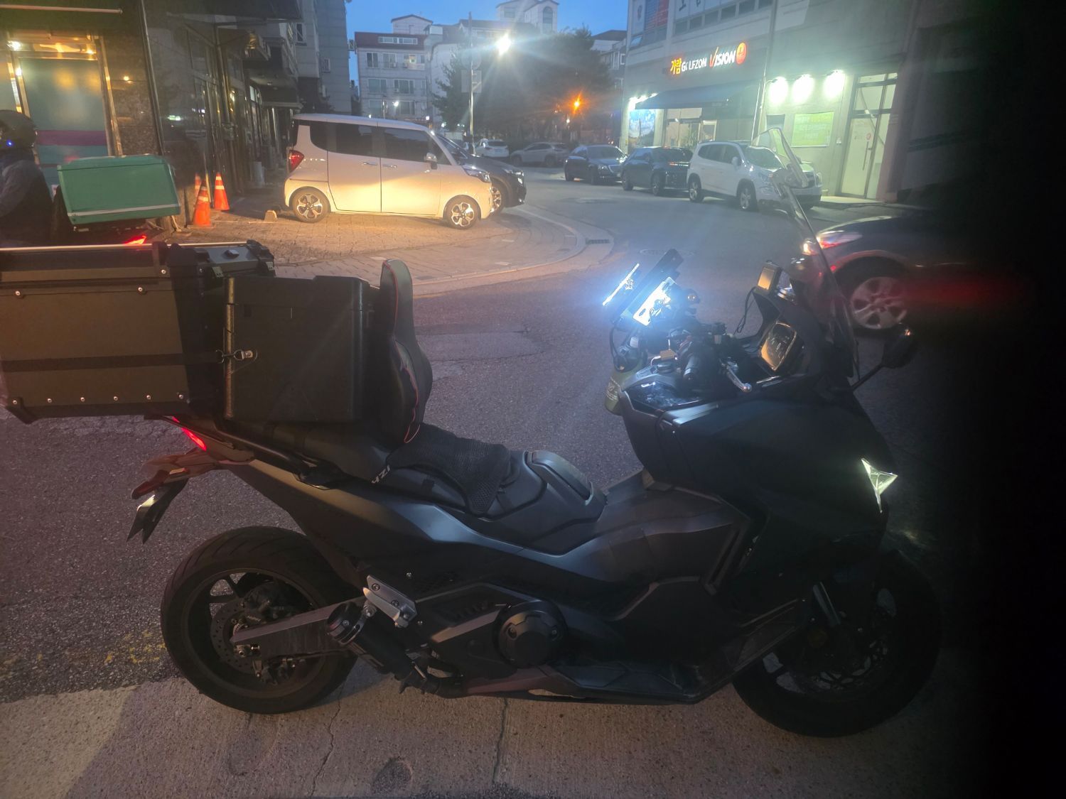 혼다 포르자 750 2025 블랙 사진 2