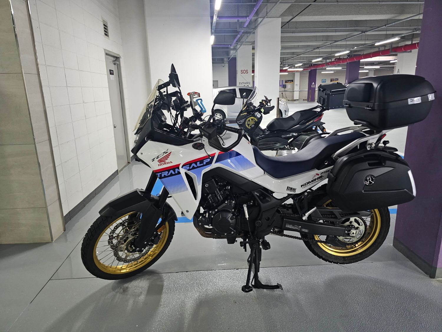 혼다 XL 750 TRANSALP 2023 블랙 사진 2