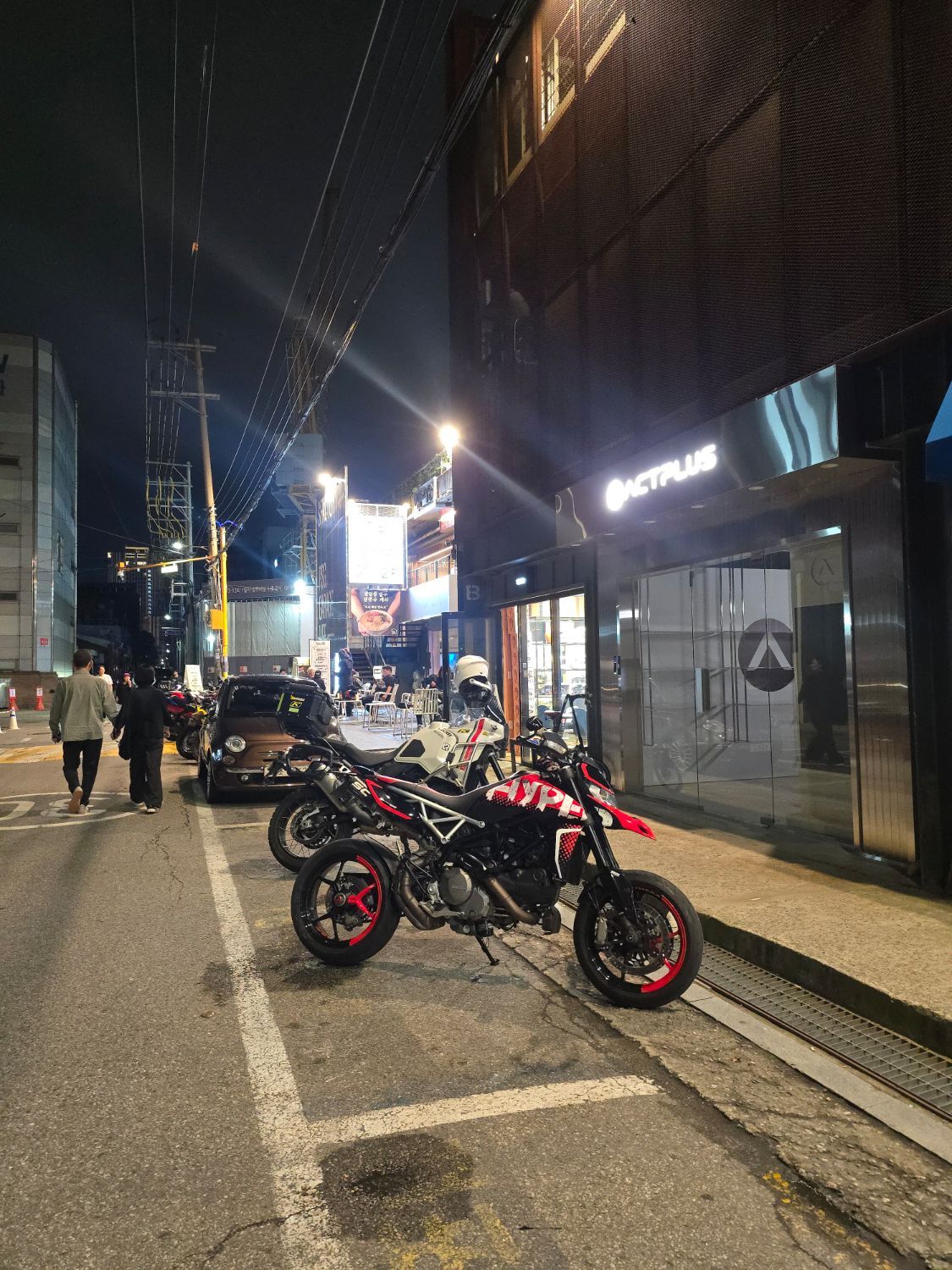 두카티 하이퍼모타드 950 2021 사진 1