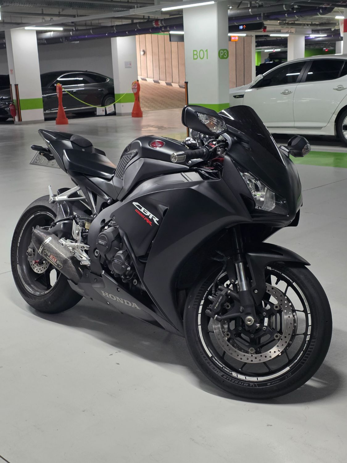 혼다 CBR 1000 RR 2016 블랙 사진 2