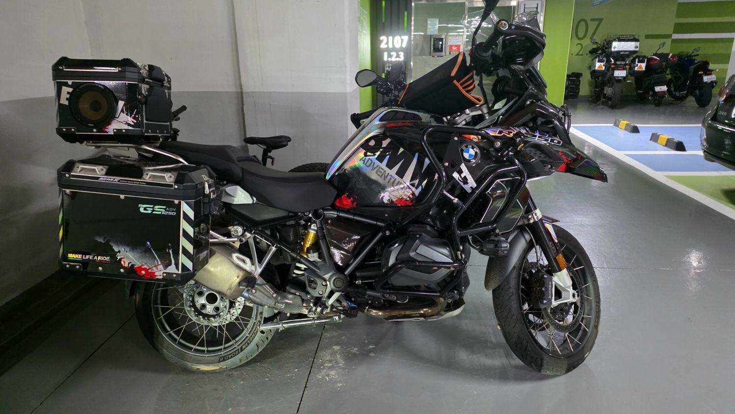 BMW R 1250 GS 어드벤처 2023 블랙 사진 8