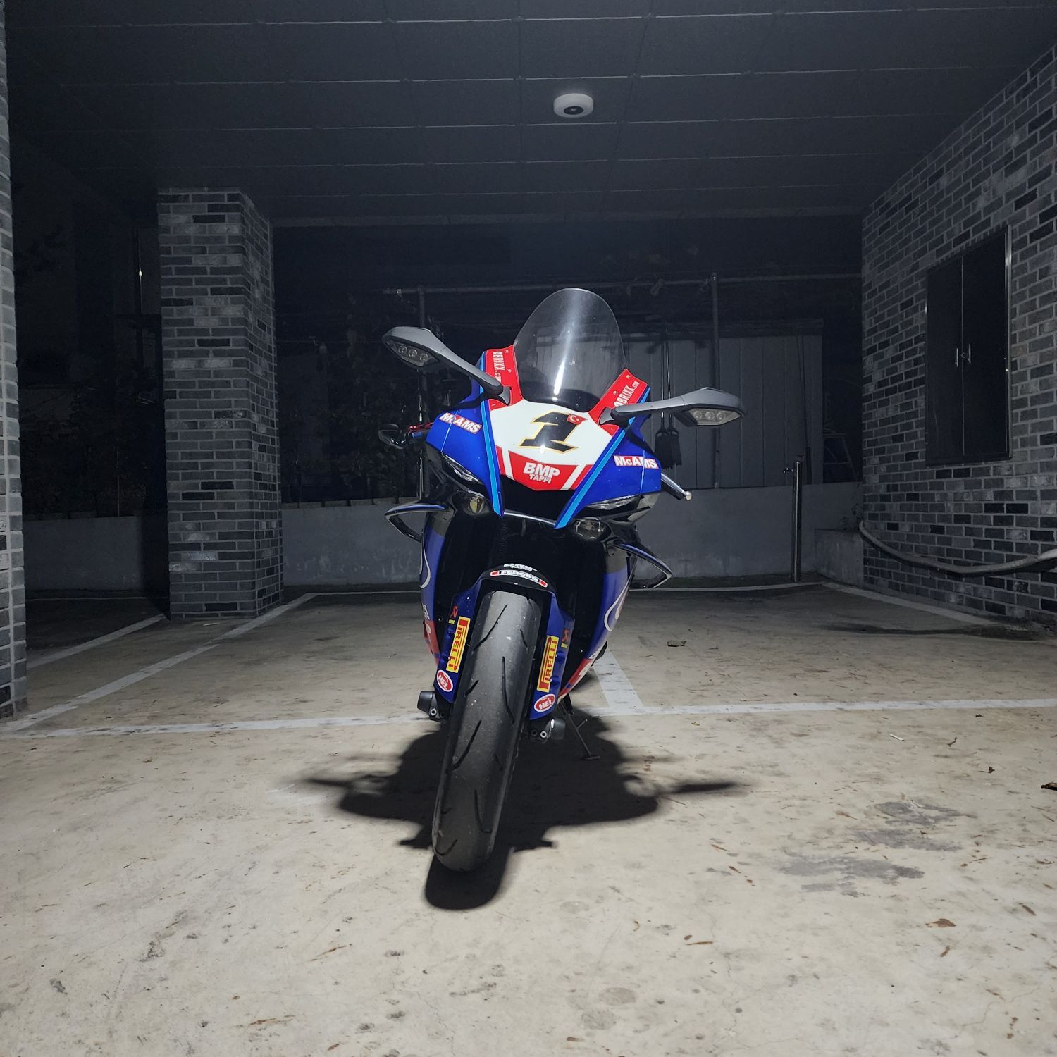 야마하 YZF R1 2022 블루 사진 1