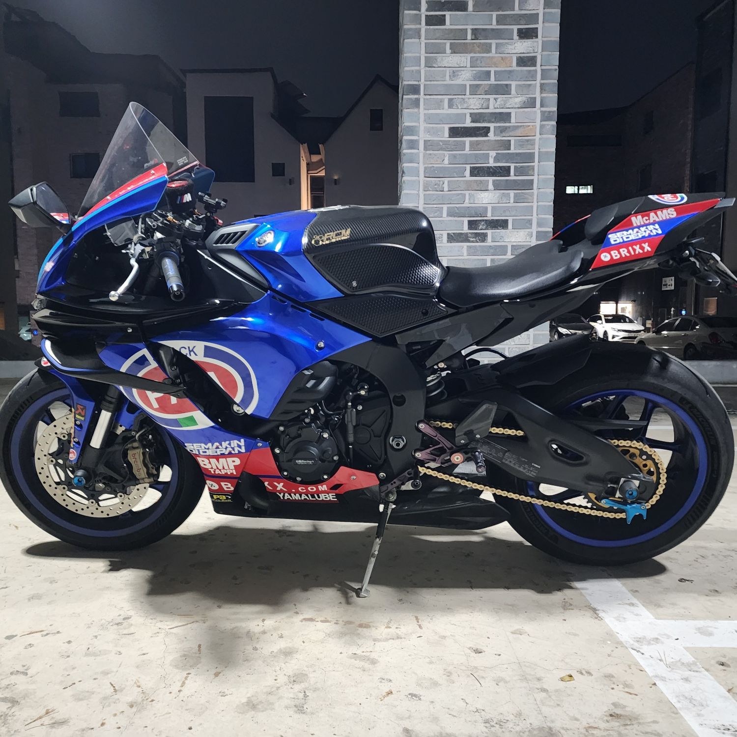 야마하 YZF R1 2022 블루 사진 3