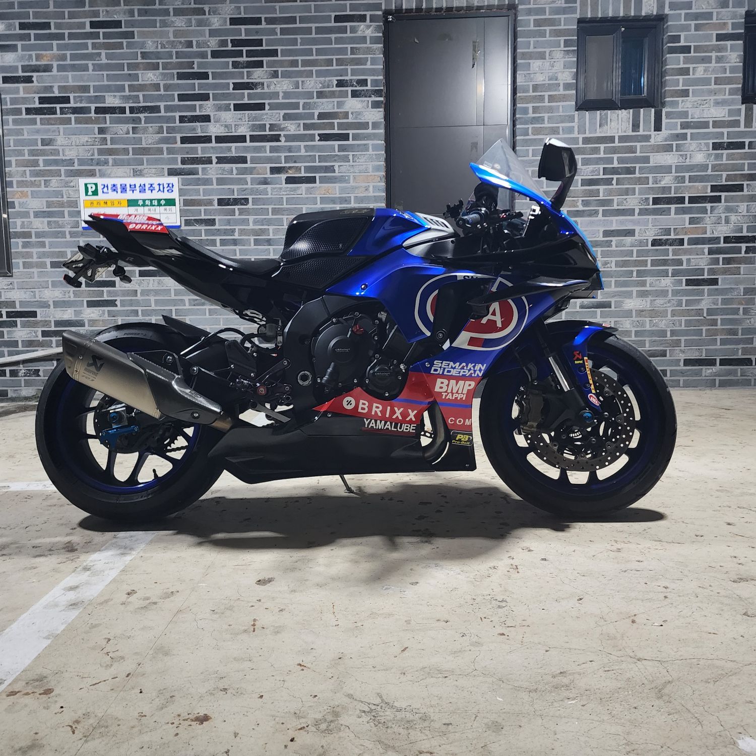 야마하 YZF R1 2022 블루 사진 2