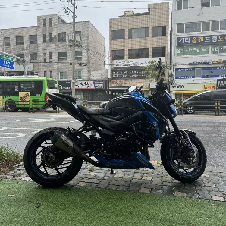 스즈키 GSX S 750 main