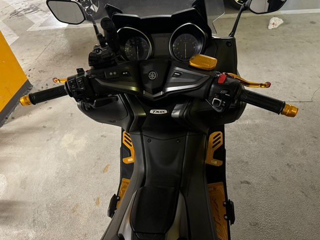 야마하 TMAX 560 more
