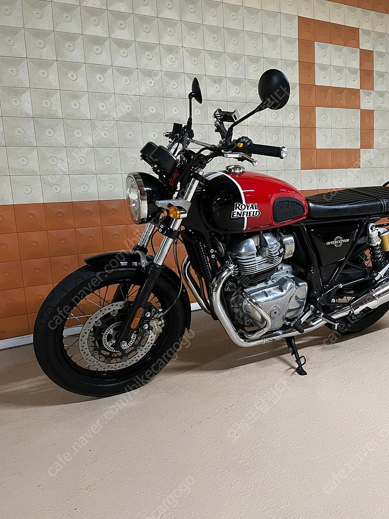 로얄엔필드 인터셉터 650 more