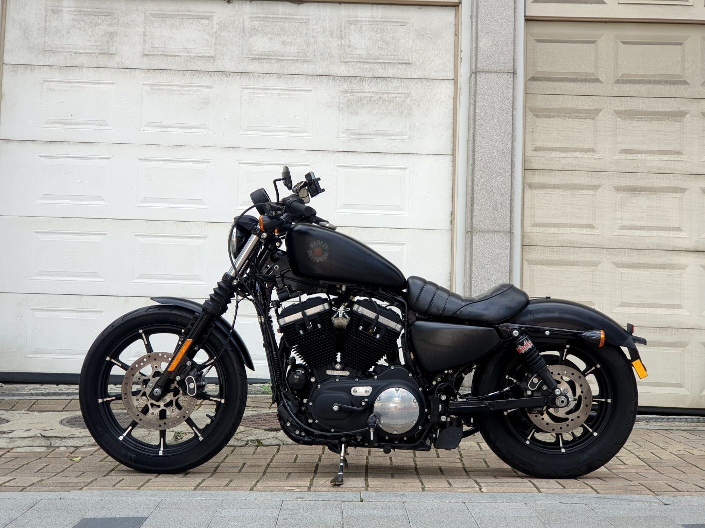 할리데이비슨 아이언 883 thumb 2