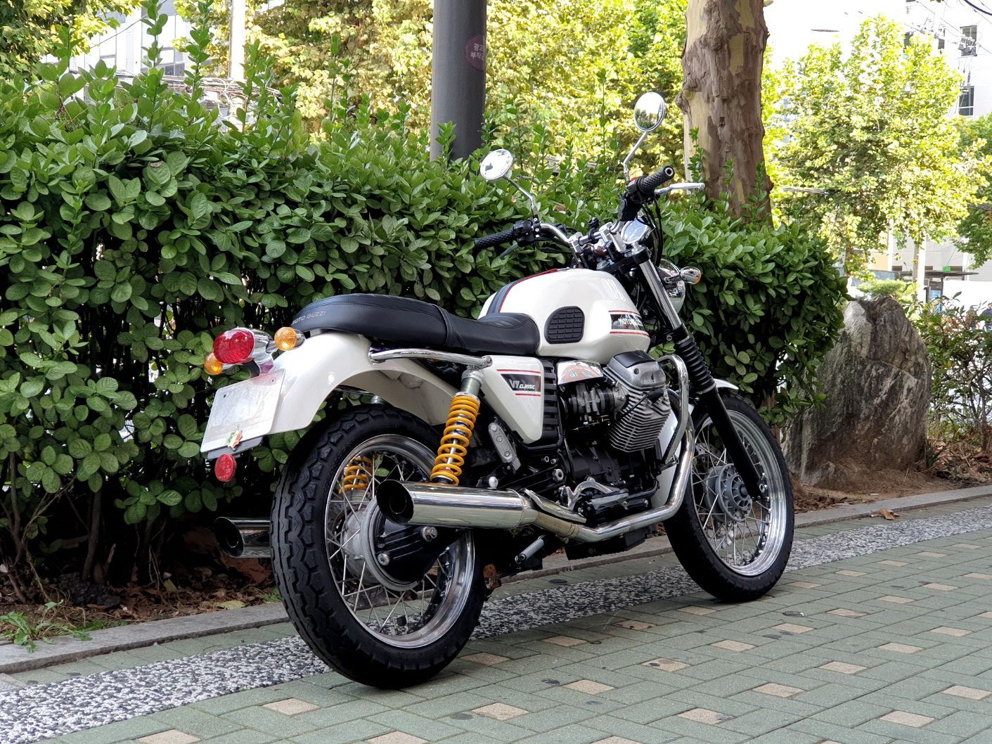 모토구찌 V7 클래식 more