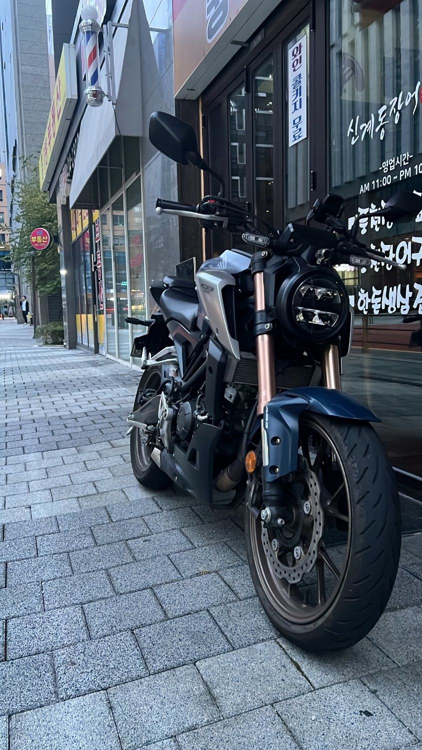 혼다 CB 125 R main