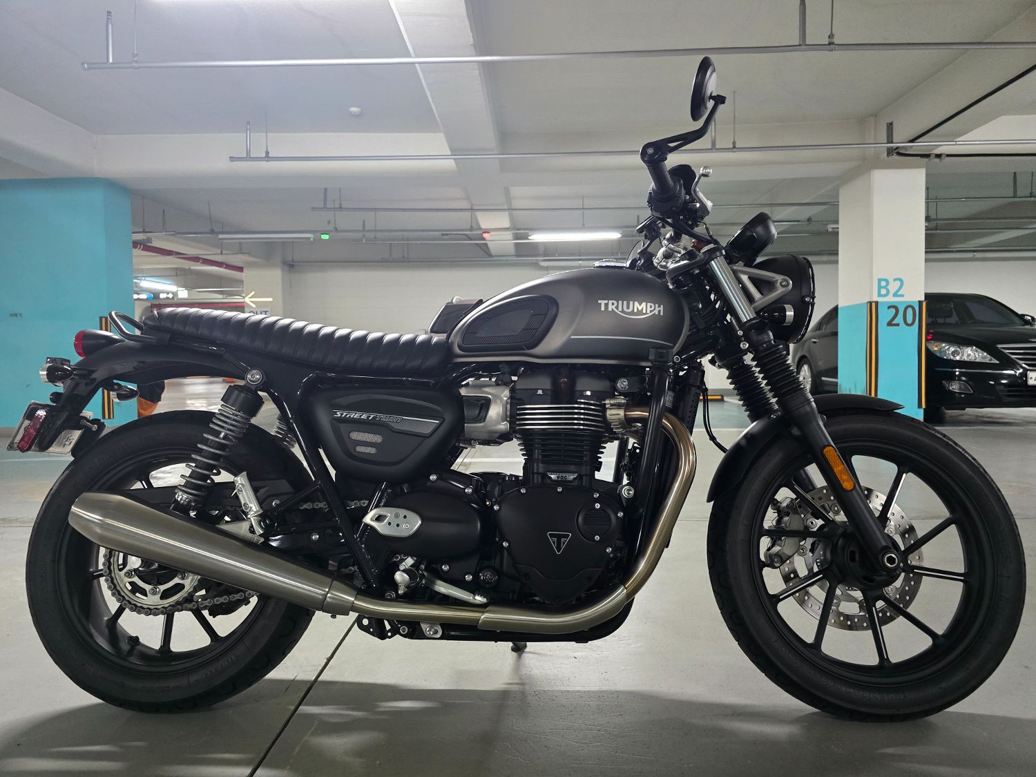 트라이엄프 스트리트 트윈 900 more