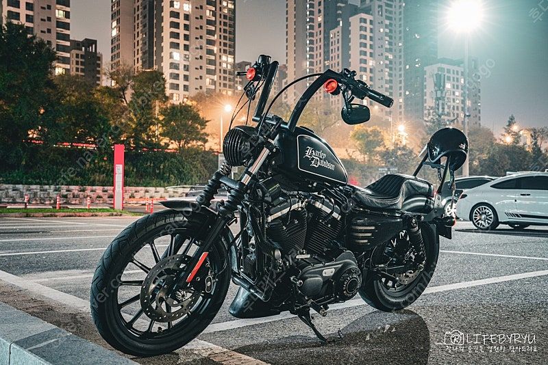 할리데이비슨 아이언 883 thumb 2