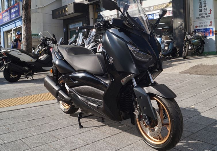 야마하 XMAX 300 ABS more
