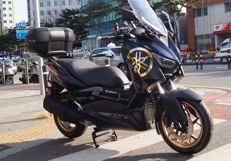 야마하 XMAX 300 ABS more