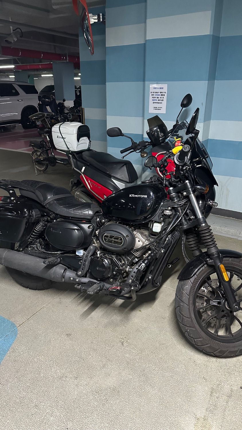 KR모터스 아퀼라 125 main