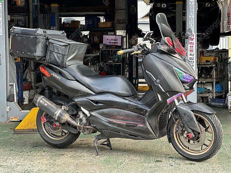 야마하 XMAX 300 ABS main