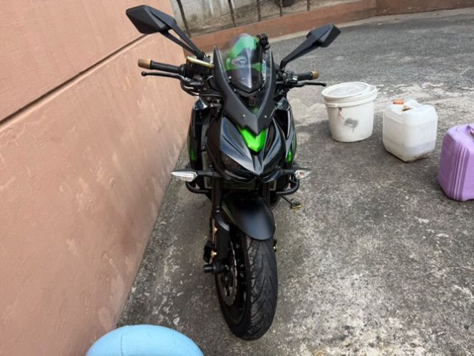 가와사키 Z 1000 main
