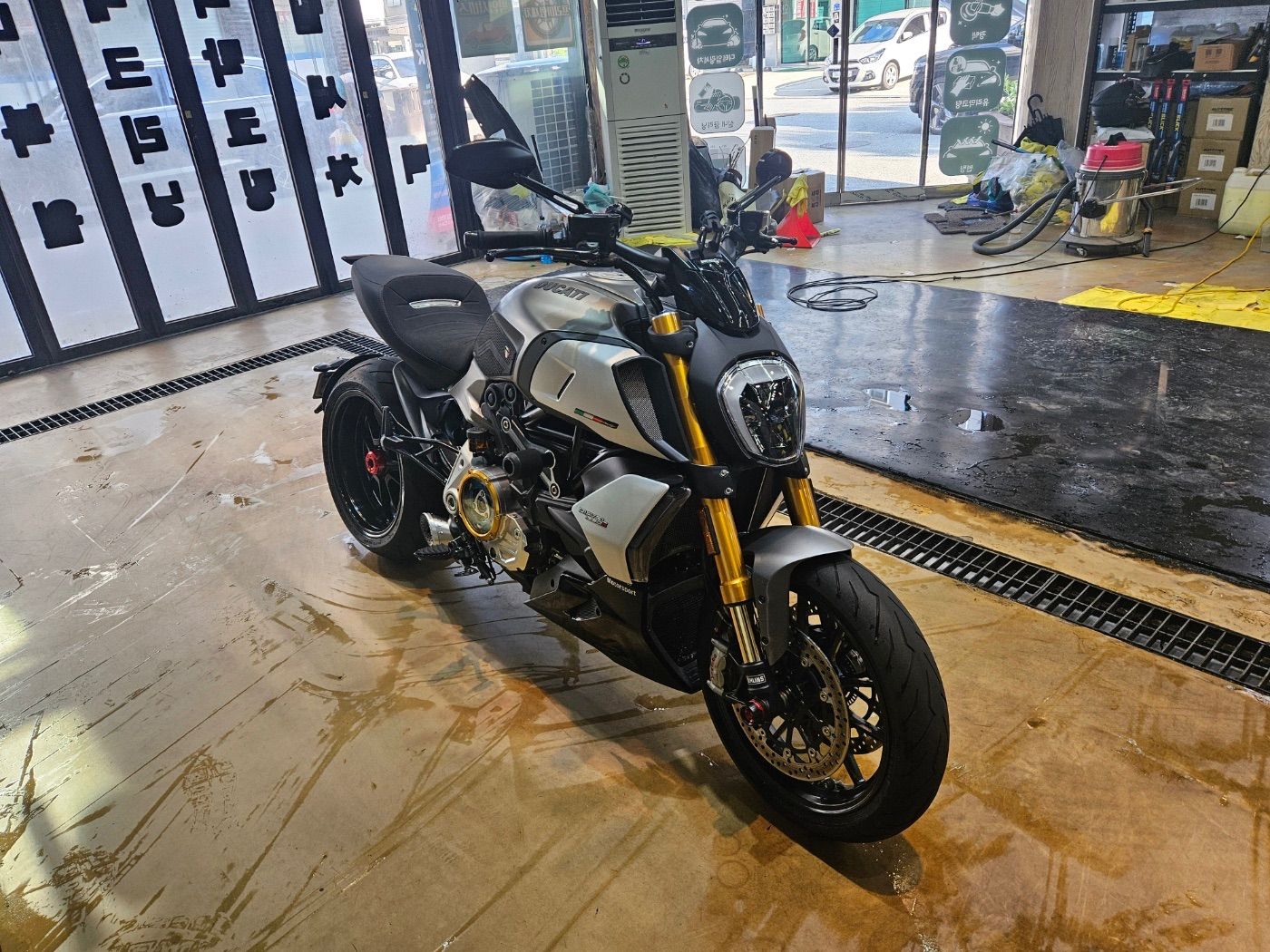 두카티 디아벨 1260 S 2020 건메탈 사진 2