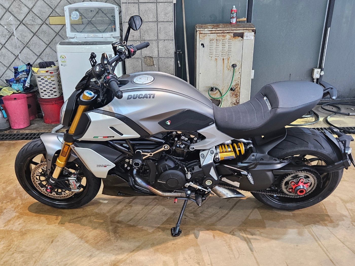 두카티 디아벨 1260 S 2020 건메탈 사진 1