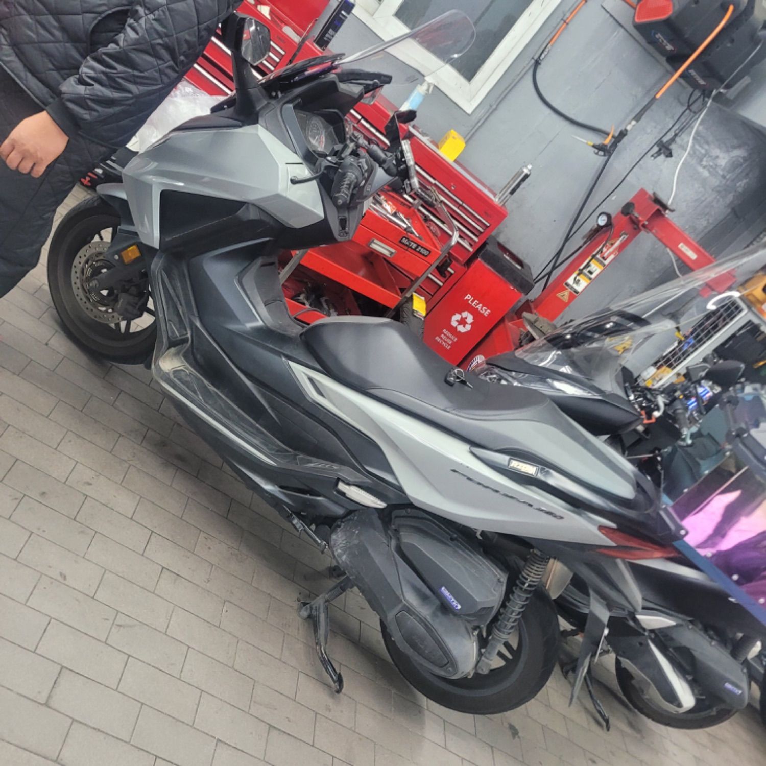 혼다 포르자 350 thumb 2