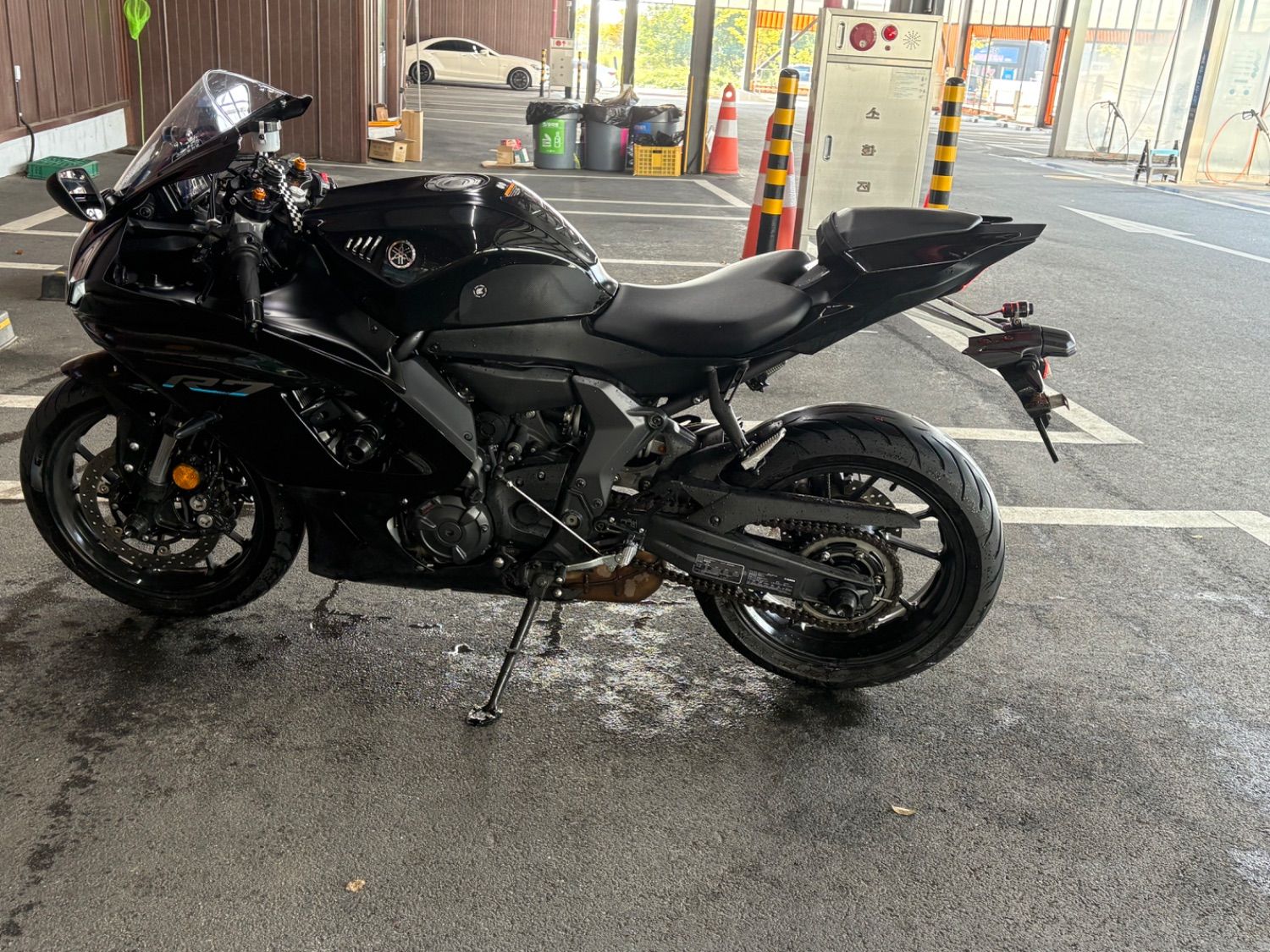 야마하 YZF R7 2022 블랙 사진 4