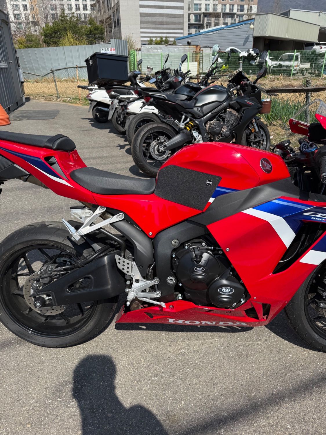 혼다 CBR 600 RR 2025 레드 사진 4