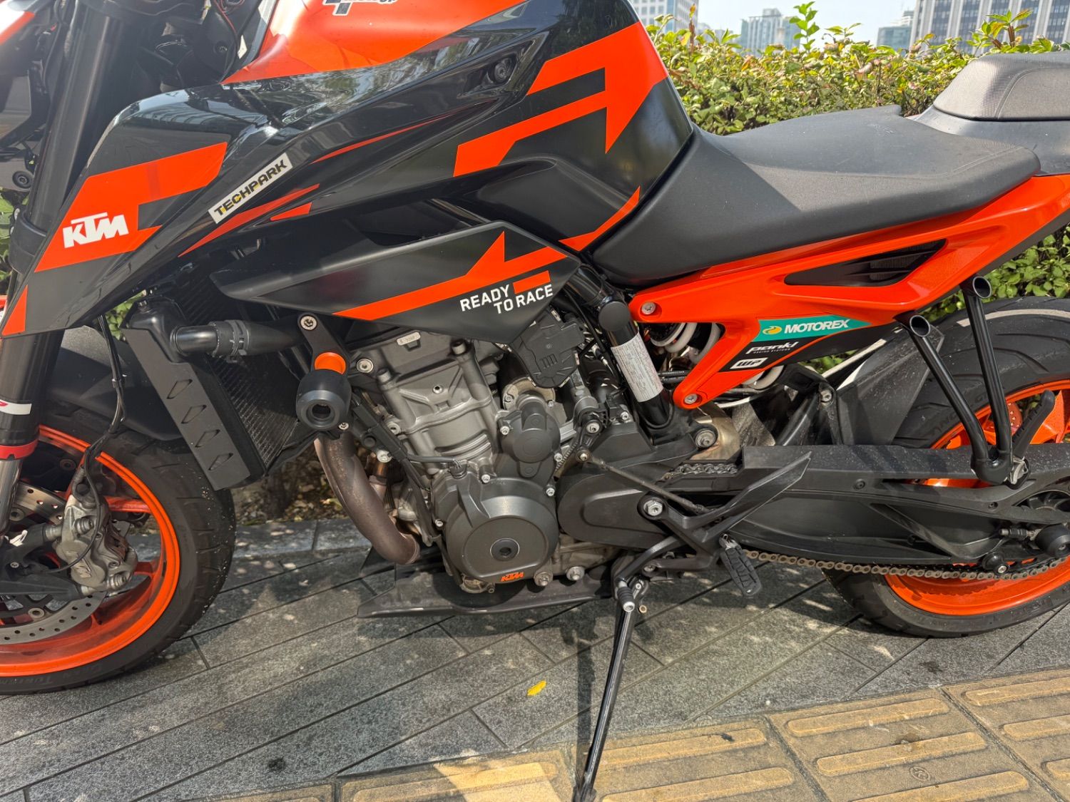 KTM 890 듀크 GP thumb 2