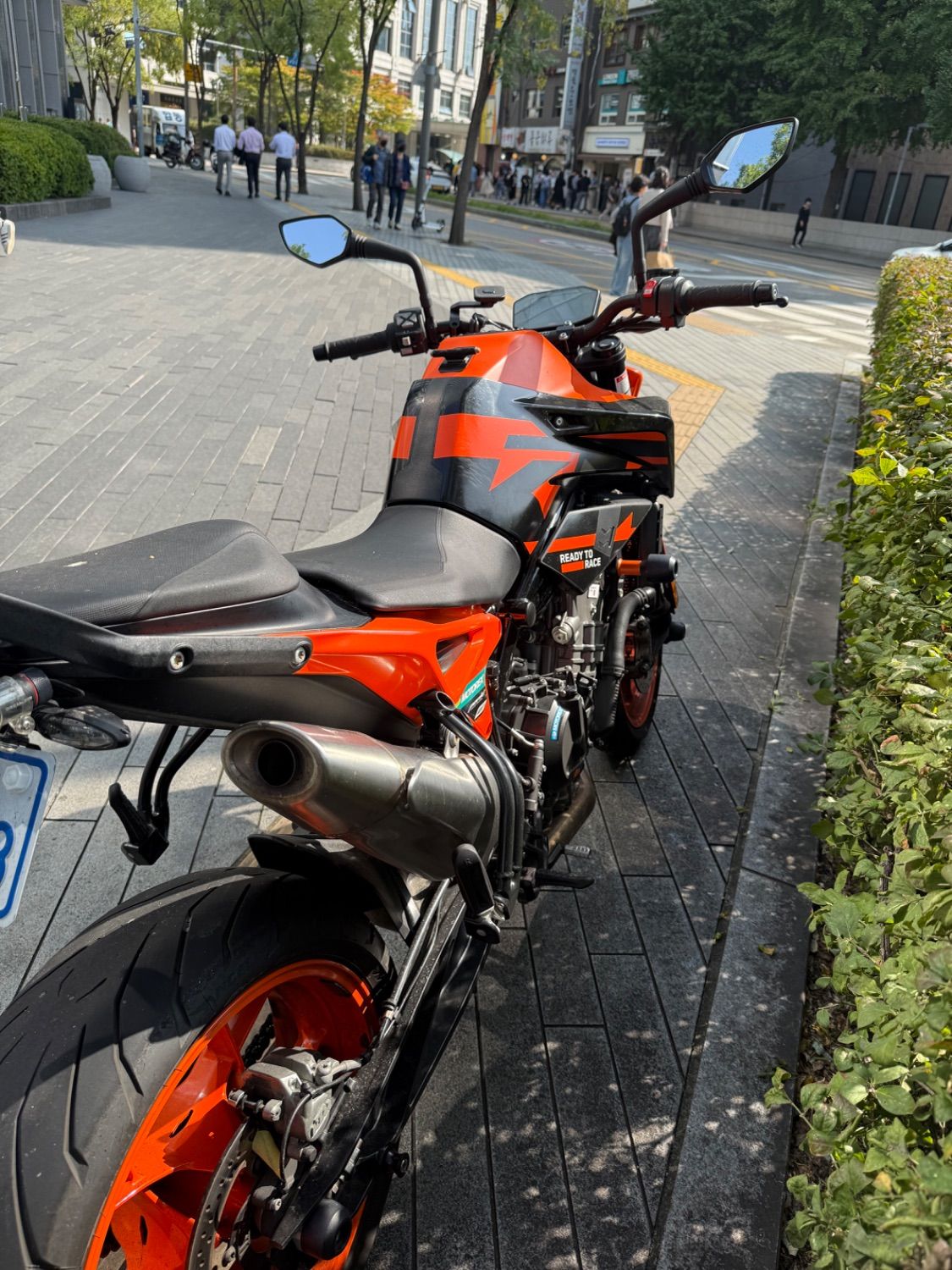 KTM 890 듀크 GP more