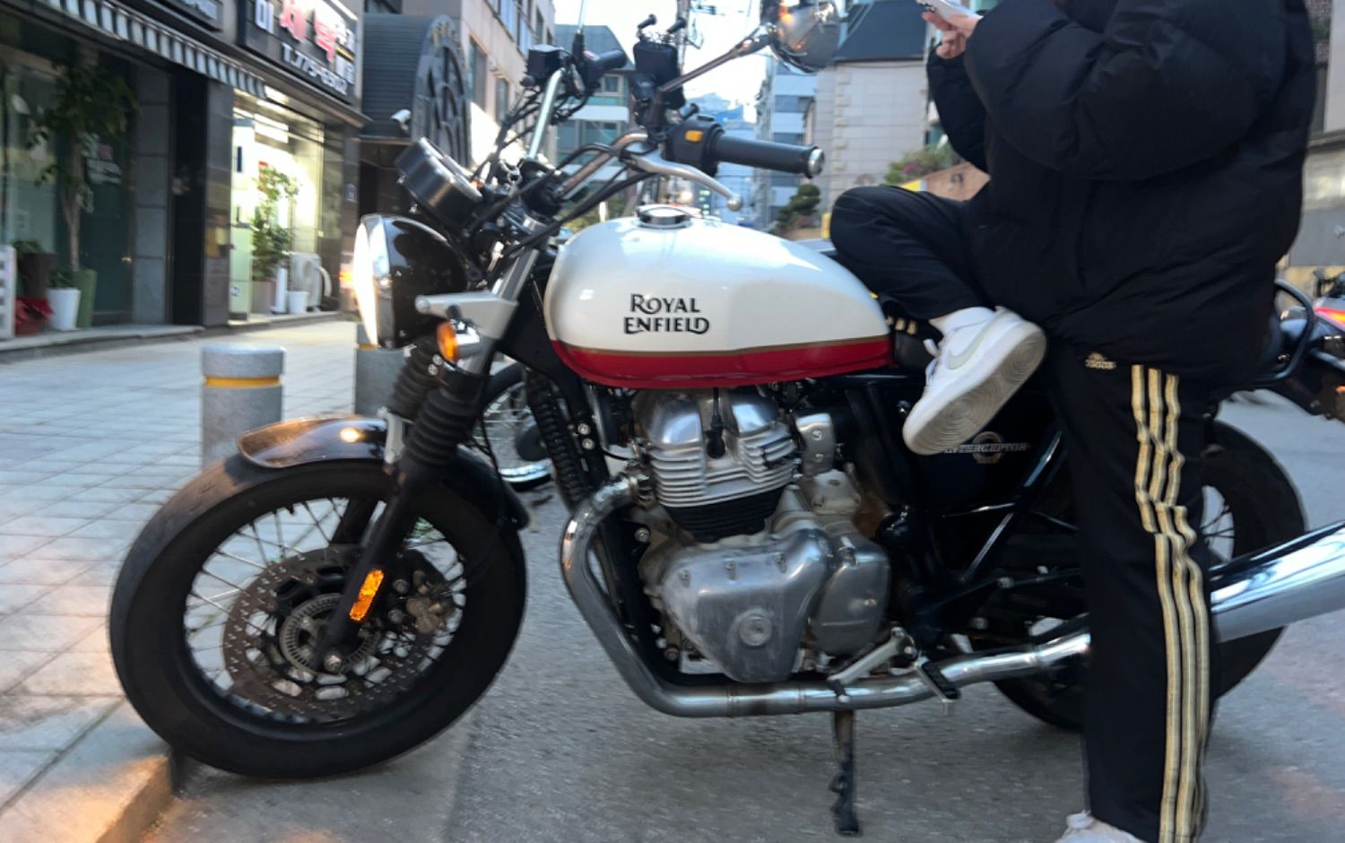 로얄엔필드 인터셉터 650 more