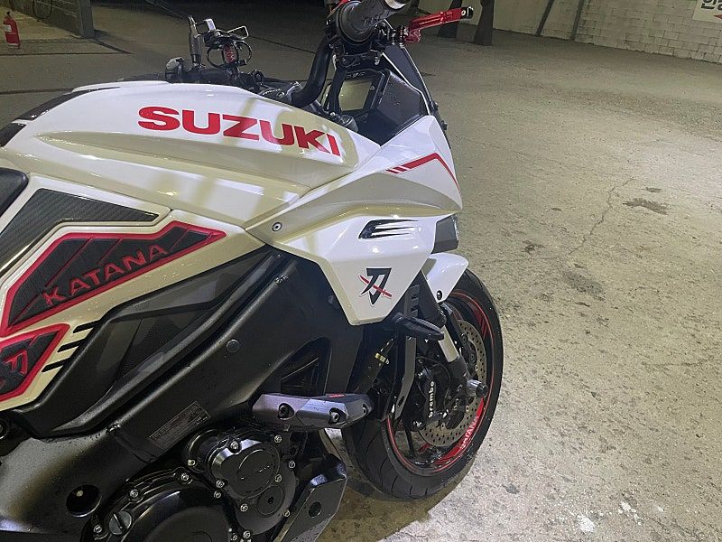 스즈키 카타나 1000 more