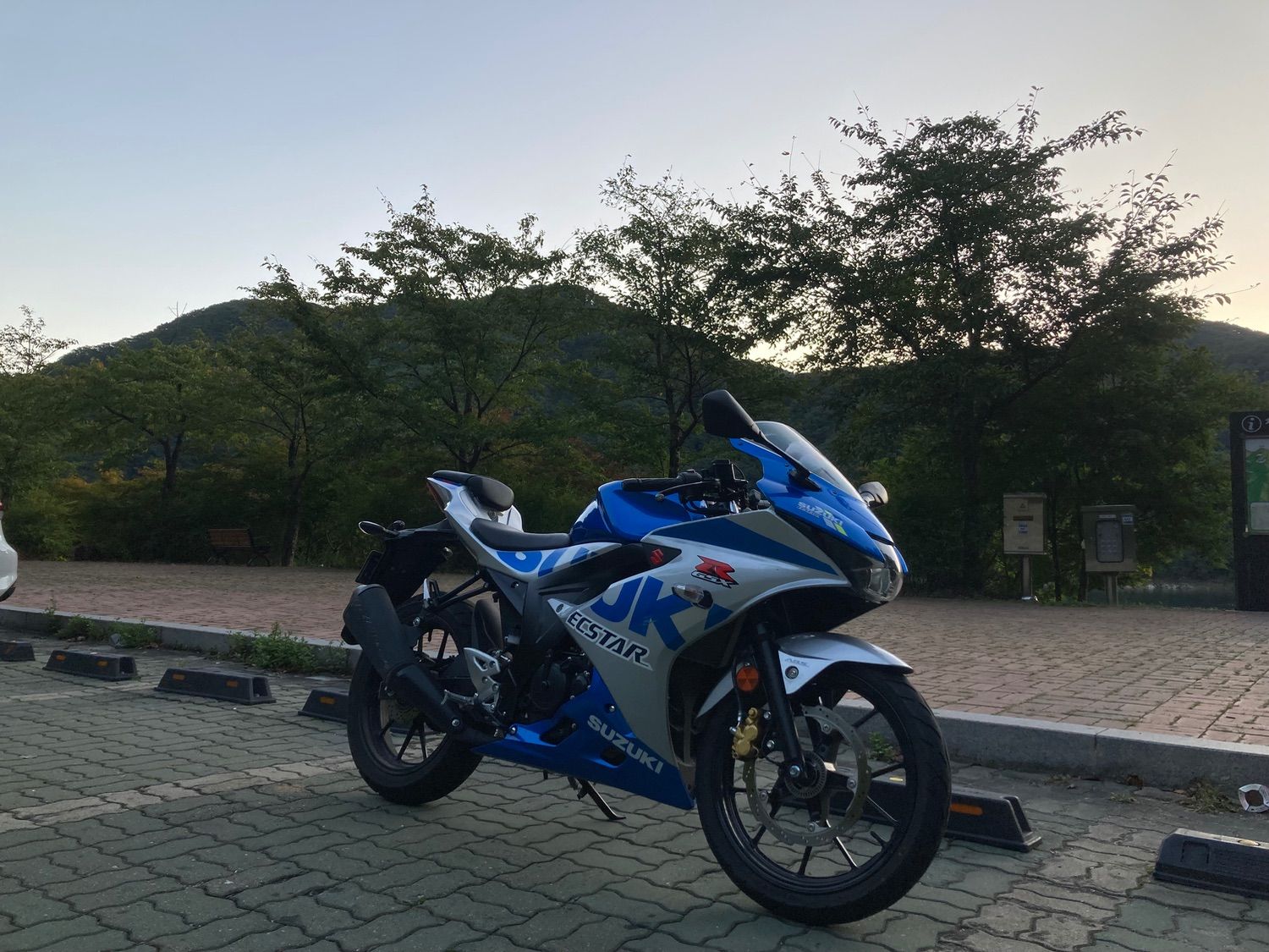 스즈키 GSX R 125 ABS thumb 2