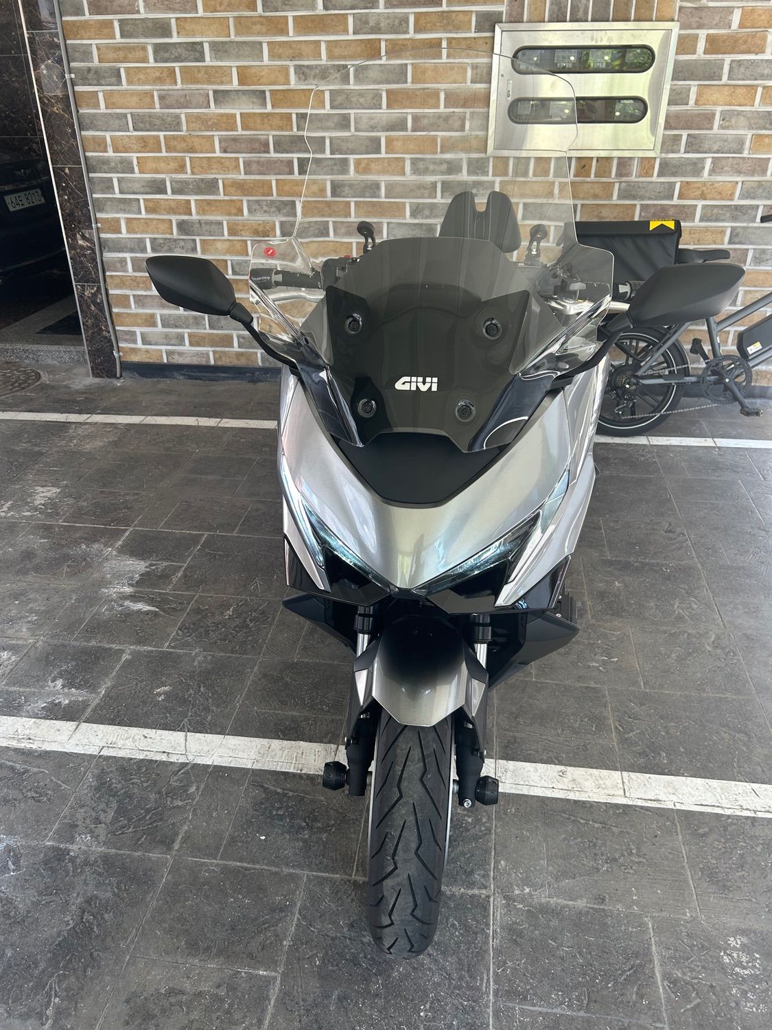 혼다 포르자 750 2025 화이트 사진 1