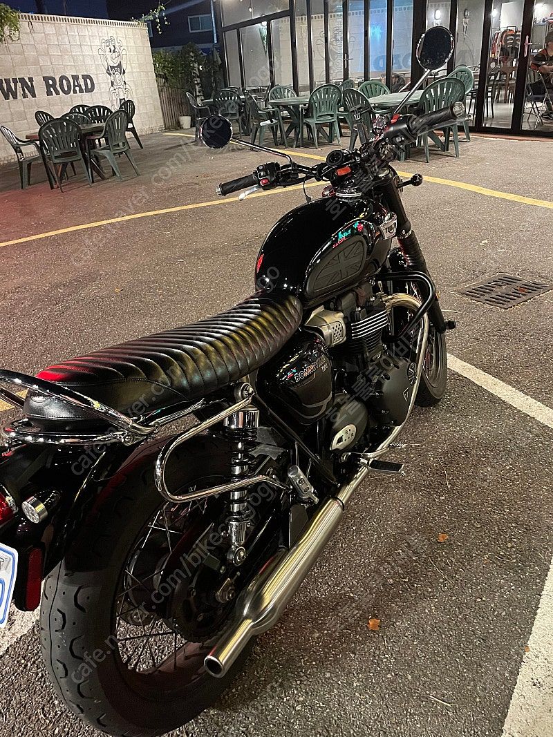 트라이엄프 본네빌 T100 more